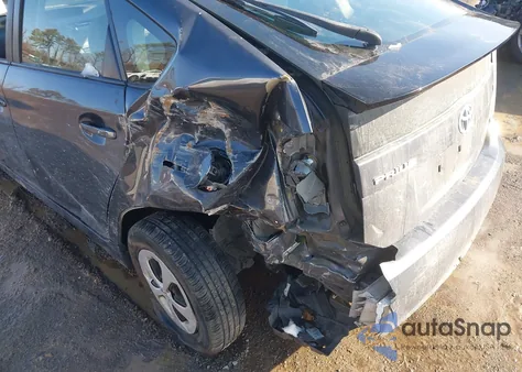 2014 Toyota Prius Three z USA, uszkodzony, nr VIN JTDKN3DU4E0390536